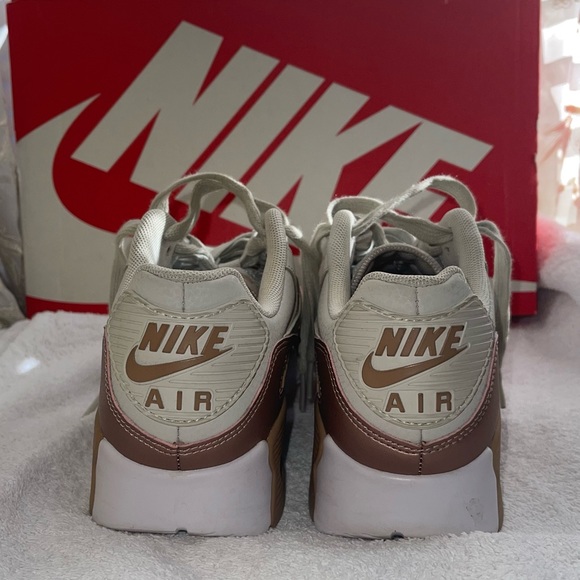 Women Air Max 90 Ultra SE “ Light bone”- Size 7 - Picture 8 of 9